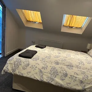  Ubytování v soukromí Luton Near Airport Private & Shared Bathroom Option Velká Británie