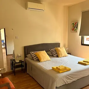  Prázdninový dům Extremely Comfy With Spacious Private Terrace 10min Walk To The & In Town Kypr