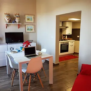 La Terrazza Di Leda Apartment